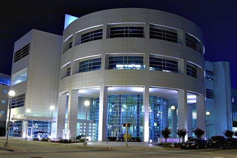 Oklahoma city library - 2 days ago · A four-story library in the Arts District of downtown Oklahoma City, offering collections, services, and events for all ages. Learn about its history, location, hours, transit options, and special collections. 